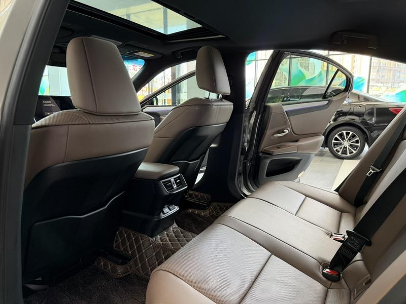 Lexus ES, 2025 — фото 12 из 12