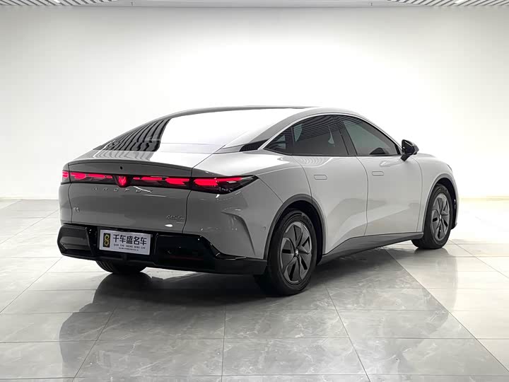BAIC Arcfox Alpha S5, 2025 — фото 6 из 9