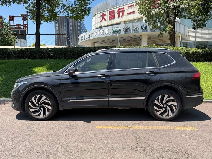 Volkswagen Tiguan L Pro, 2024 — фото 3 из 9