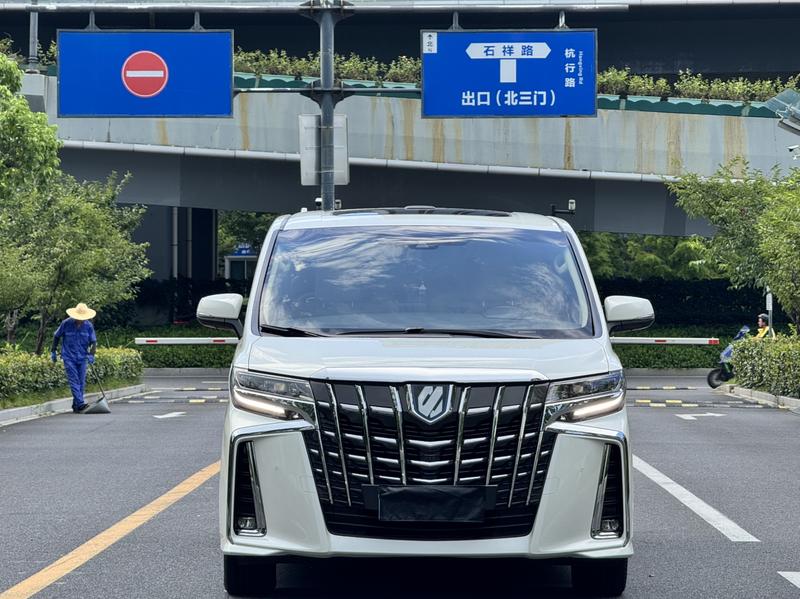 Toyota Alphard, 2022 — фото 2 из 12