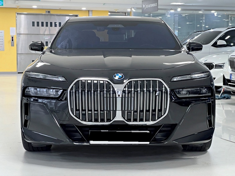 BMW i7, 2024 — фото 3 из 12