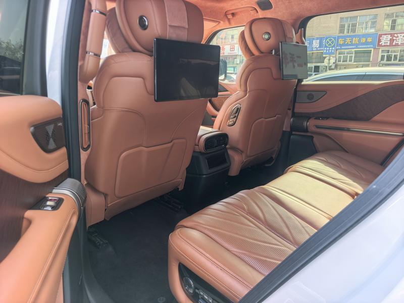 BYD Yangwang U8, 2023 — фото 8 из 9