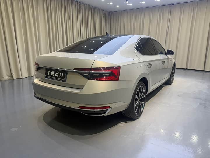 Skoda Superb, 2023 — фото 6 из 9