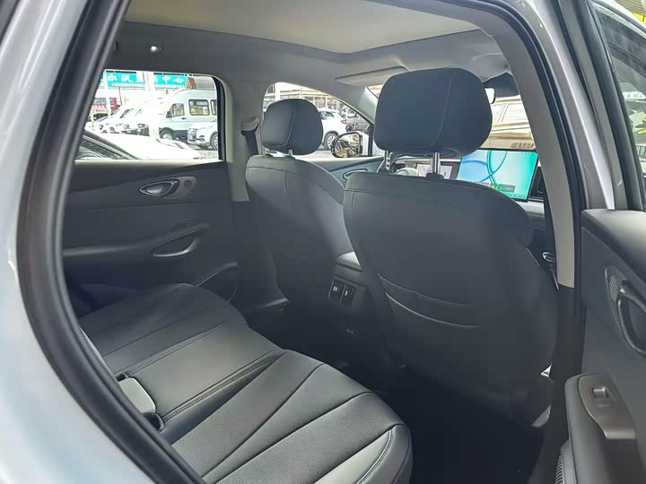 BYD Sea Lion 05 DM-i Hybrid, 2026 — фото 5 из 9