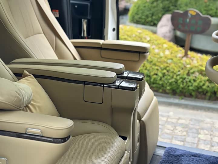 Toyota Vellfire, 2022 — фото 5 из 9