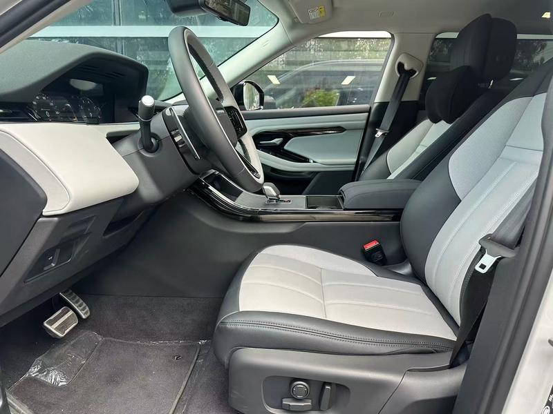 Land Rover Range Rover Evoque L, 2026 — фото 7 из 9