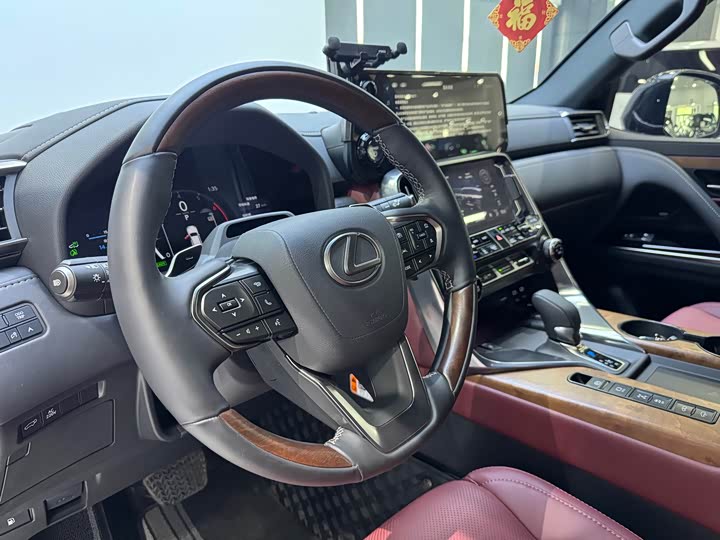 Lexus LX, 2025 — фото 8 из 9