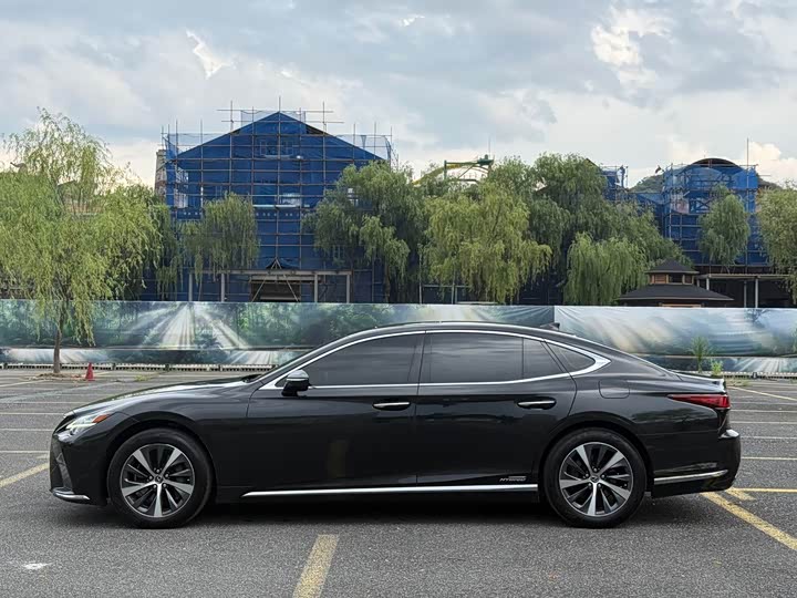 Lexus LS, 2022 — фото 4 из 9