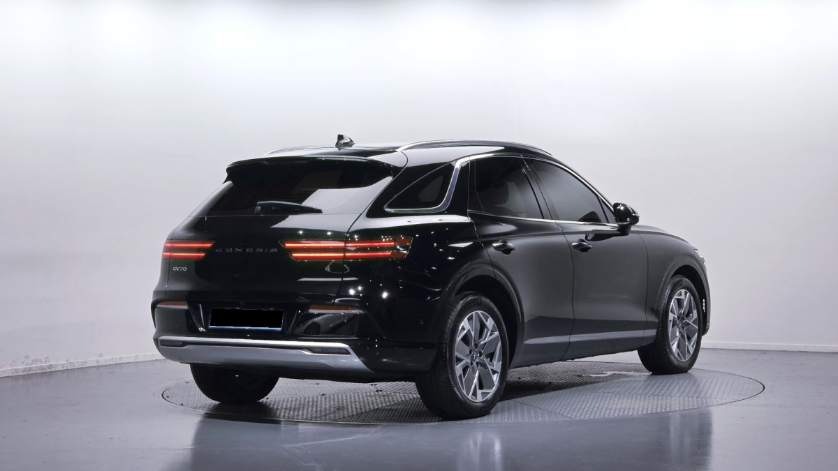 Genesis GV70, 2022 — фото 2 из 12