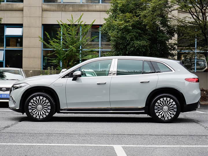 Mercedes-Benz Maybach EQS SUV, 2025 — фото 3 из 9