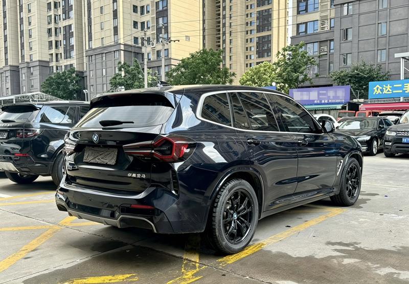 BMW iX3, 2024 — фото 6 из 11