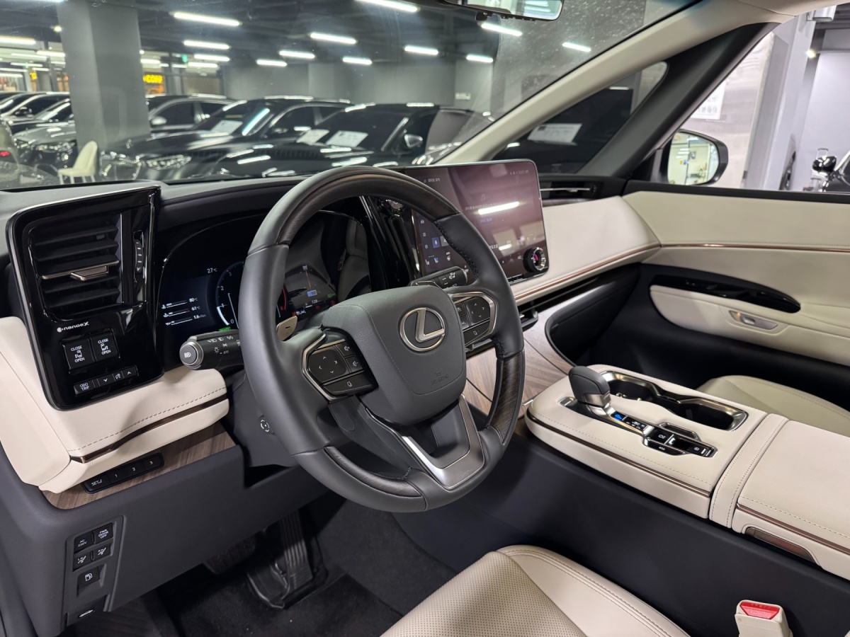 Lexus LM, 2025 — фото 4 из 12
