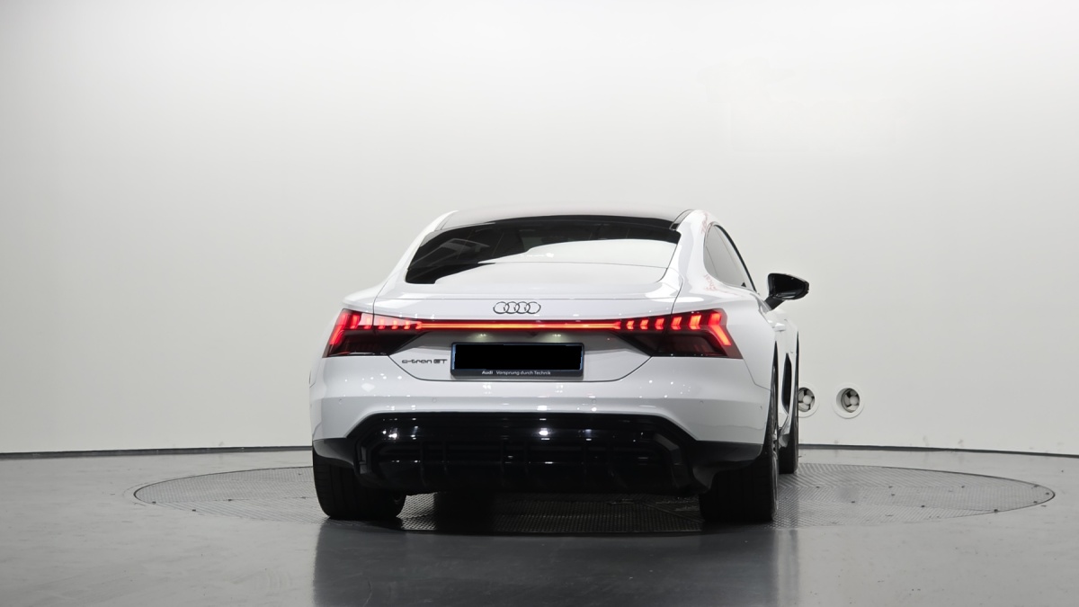 Audi e-tron GT, 2022 — фото 4 из 12