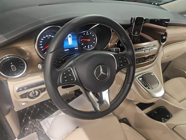 Mercedes-Benz V-Class, 2024 — фото 6 из 9