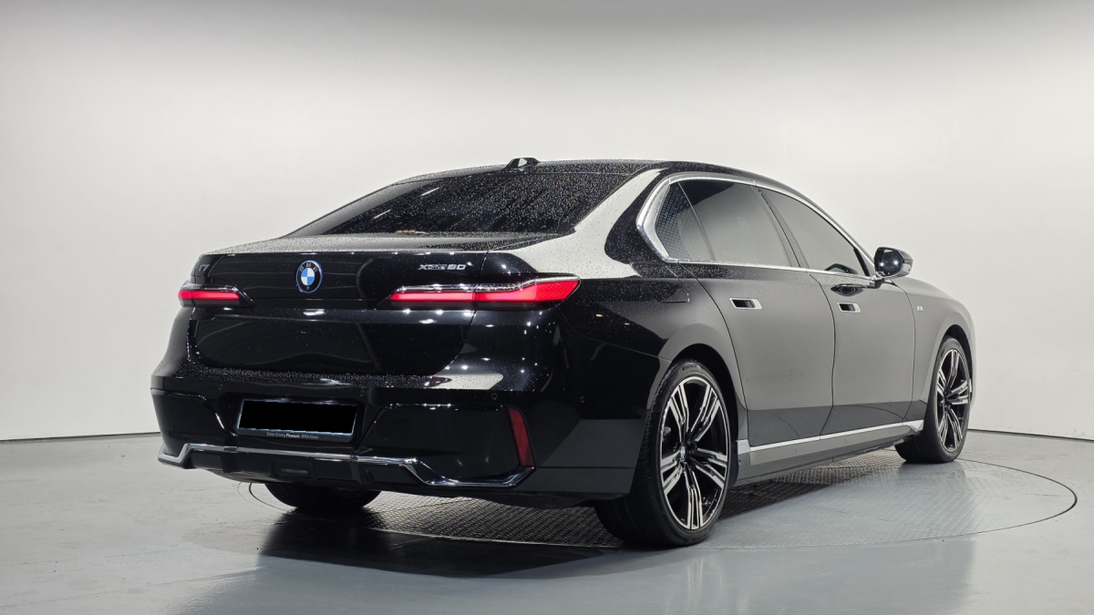 BMW i7, 2023 — фото 2 из 12