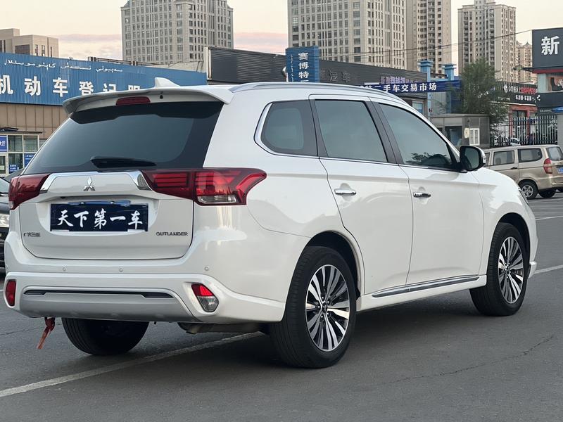 Mitsubishi Outlander, 2022 — фото 6 из 10