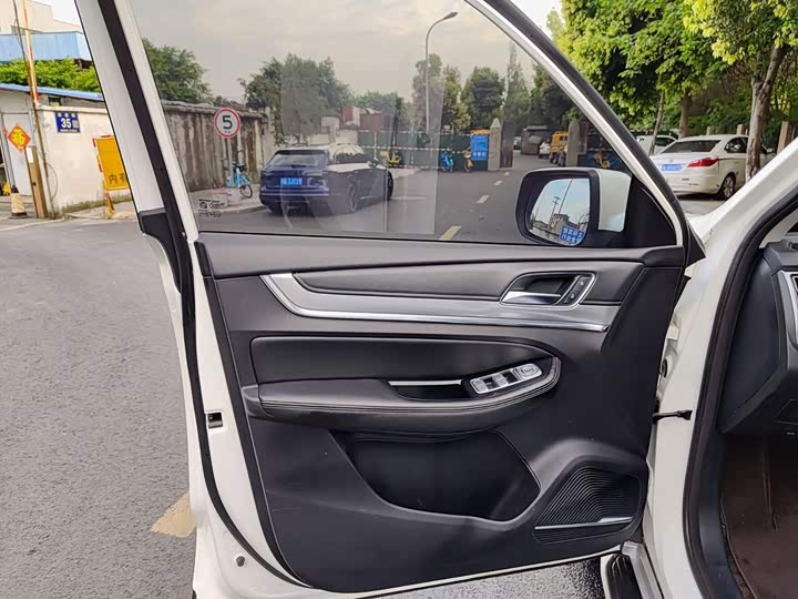 Roewe RX8, 2022 — фото 6 из 9