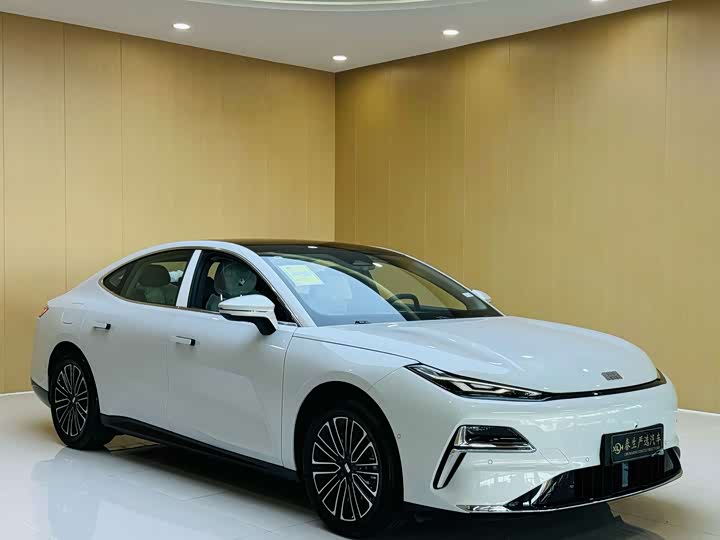 Geely Galaxy Starshine 8 EM-i, 2026 — фото 3 из 9