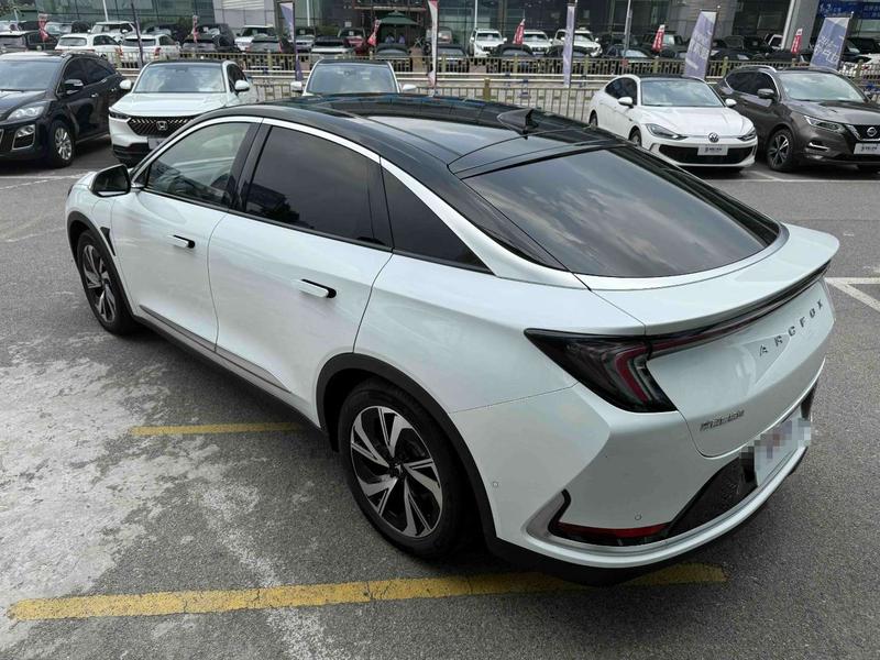 BAIC Arcfox Alpha S, 2022 — фото 3 из 12