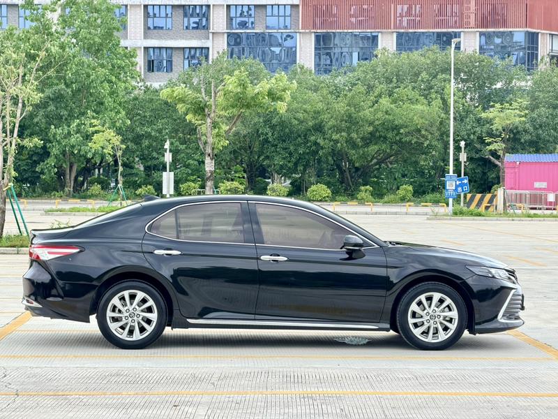 Toyota Camry, 2023 — фото 8 из 12