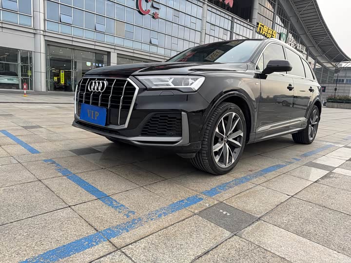 Audi Q7, 2022 — купить в Туле под ключ