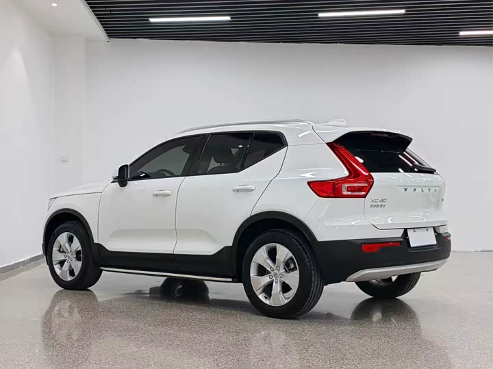 Volvo XC40, 2022 — фото 3 из 5