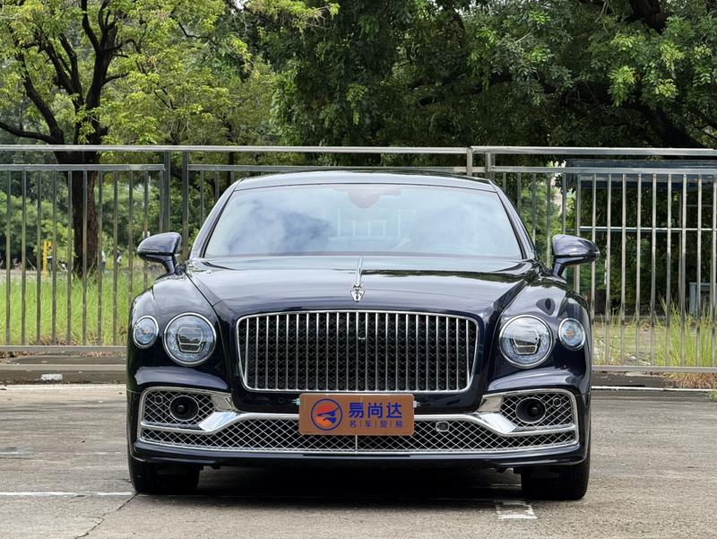 Bentley Flying Spur, 2023 — фото 2 из 12