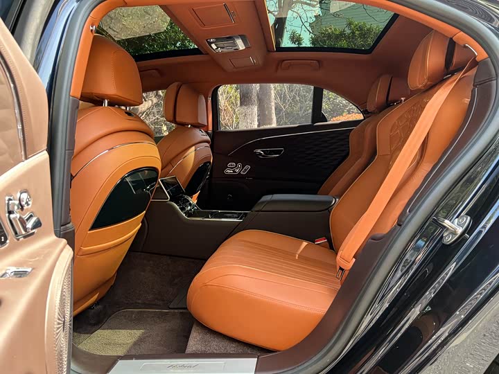 Bentley Flying Spur Hybrid, 2022 — фото 9 из 9