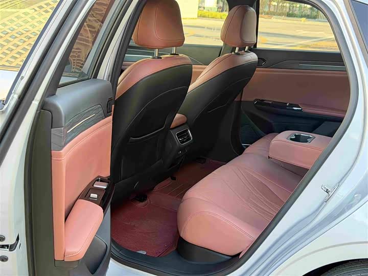 Geely Galaxy L6, 2025 — фото 8 из 9