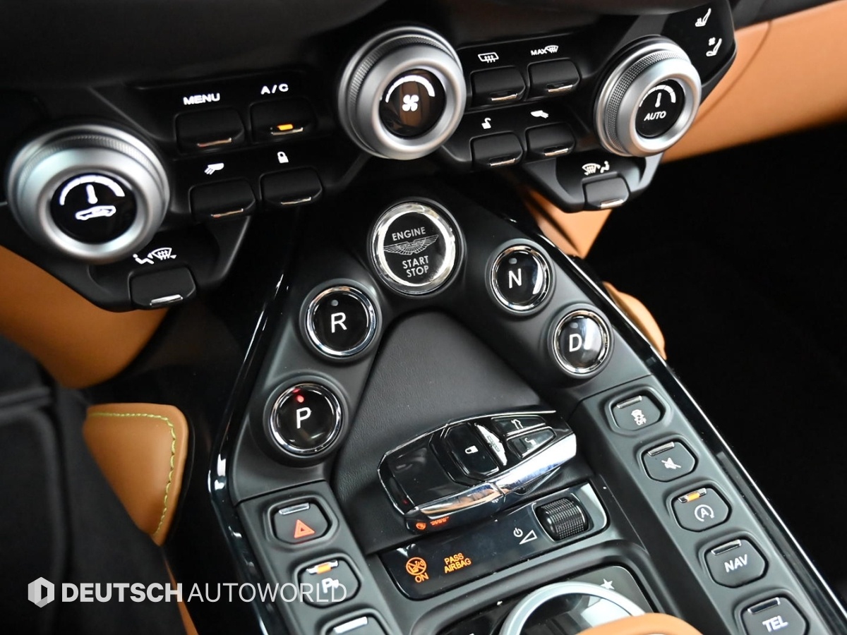 Aston Martin Vantage, 2023 — фото 9 из 12