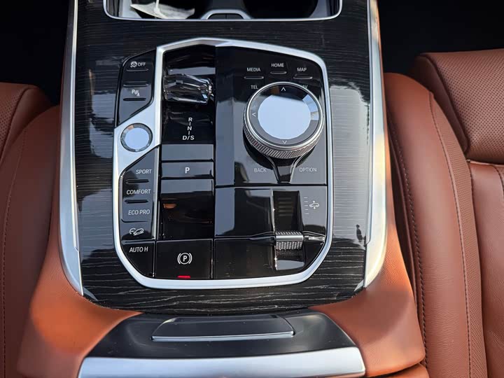 BMW X7, 2025 — фото 9 из 9