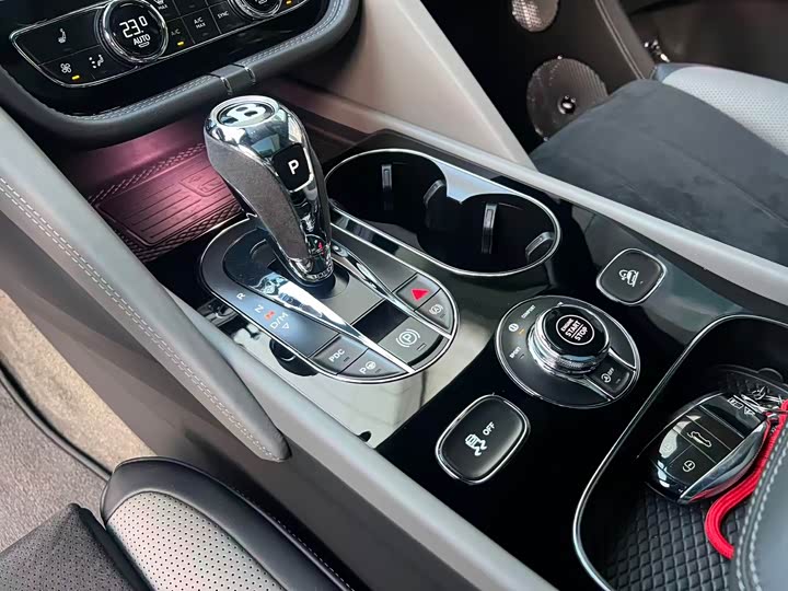 Bentley Bentayga, 2022 — фото 7 из 9