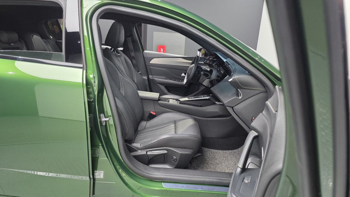 Peugeot 308, 2023 — фото 10 из 12