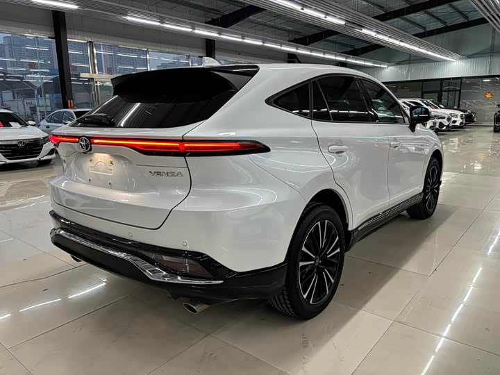 Toyota Venza, 2023 — фото 5 из 9