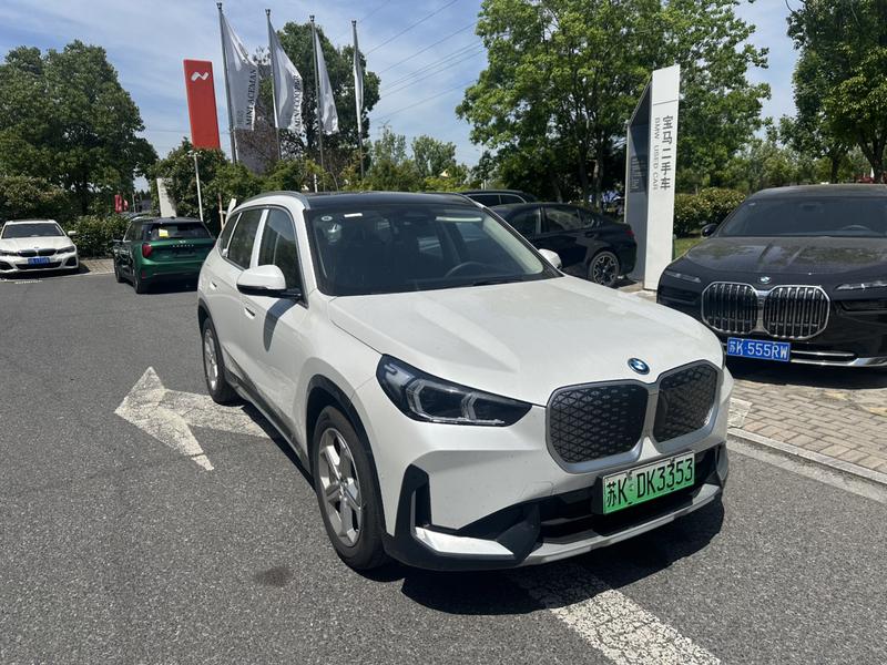 BMW iX1, 2025 — фото 3 из 10