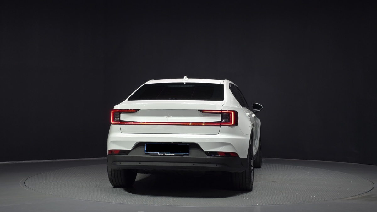 Polestar 2, 2022 — фото 4 из 12