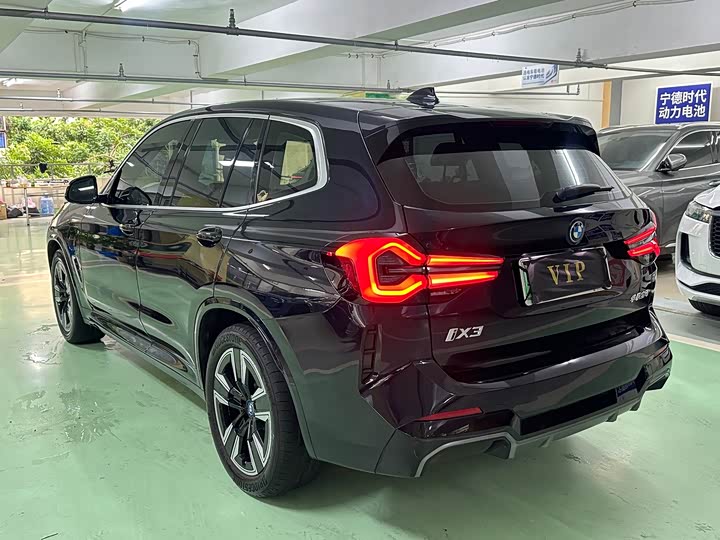 BMW iX3, 2023 — фото 7 из 9
