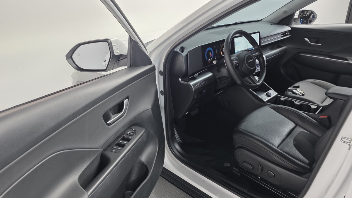 Hyundai Kona, 2023 — фото 10 из 12