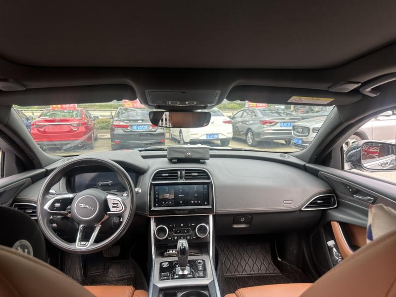 Jaguar XE L, 2022 — фото 7 из 10