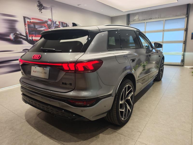 Audi Q6L e-tron, 2025 — фото 4 из 9