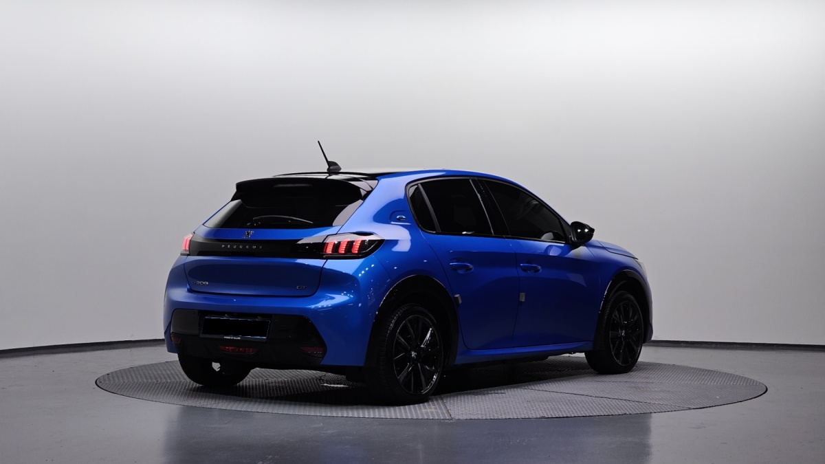 Peugeot 208, 2023 — фото 2 из 12