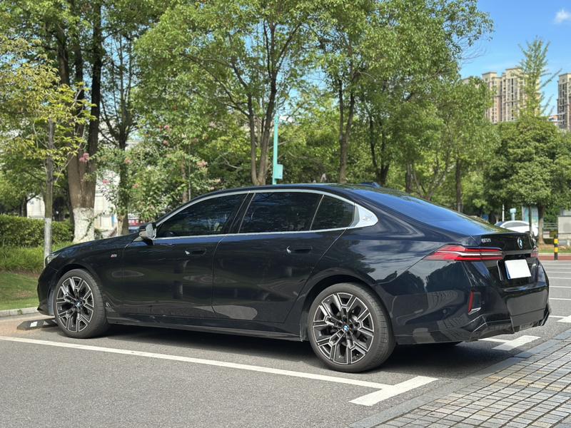 BMW 5 Series, 2025 — фото 4 из 12