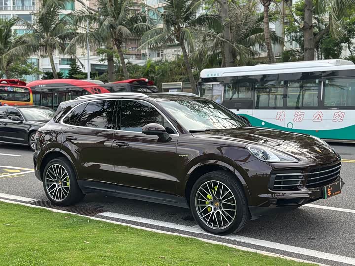 Porsche Cayenne Hybrid, 2022 — фото 5 из 9