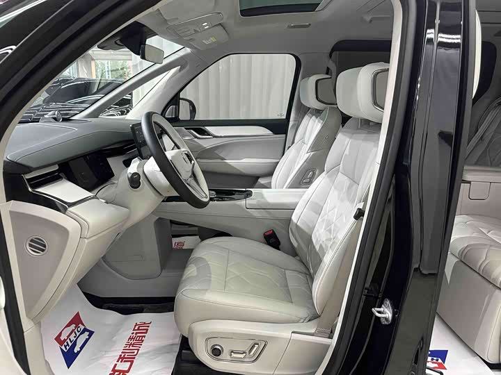 Volvo EM90, 2024 — фото 8 из 9