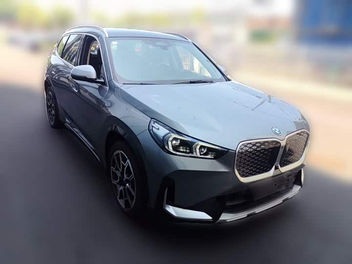 BMW iX1, 2023 — фото 7 из 9
