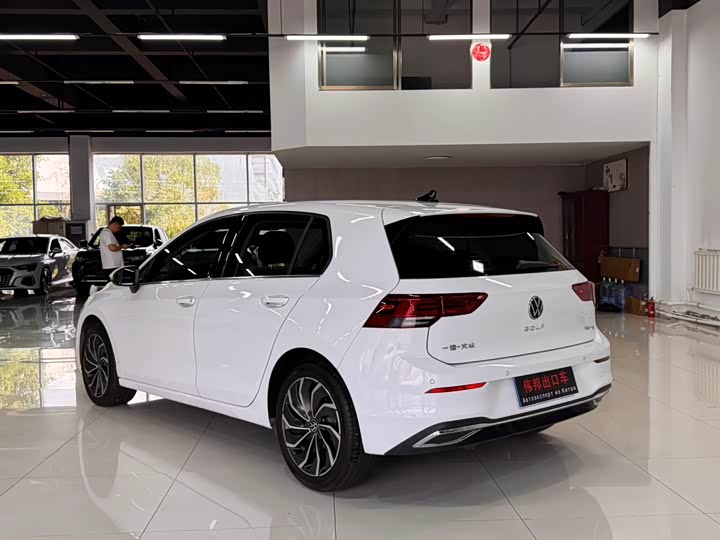 Volkswagen Golf, 2023 — фото 5 из 9