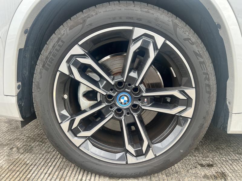 BMW iX1, 2025 — фото 8 из 12