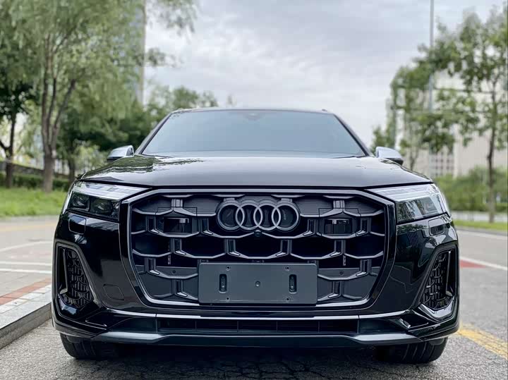 Audi SQ7, 2025 — фото 2 из 12