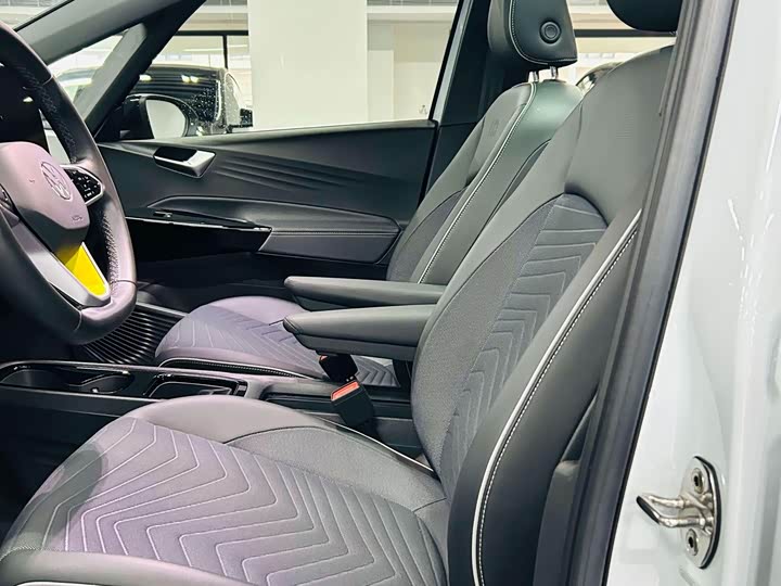 Volkswagen ID.3, 2023 — фото 7 из 9