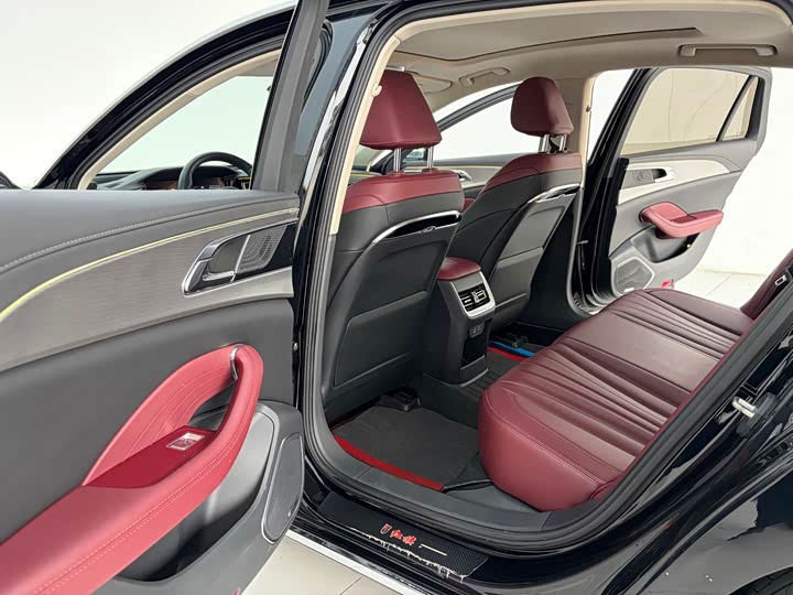 Hongqi H5, 2023 — фото 8 из 9
